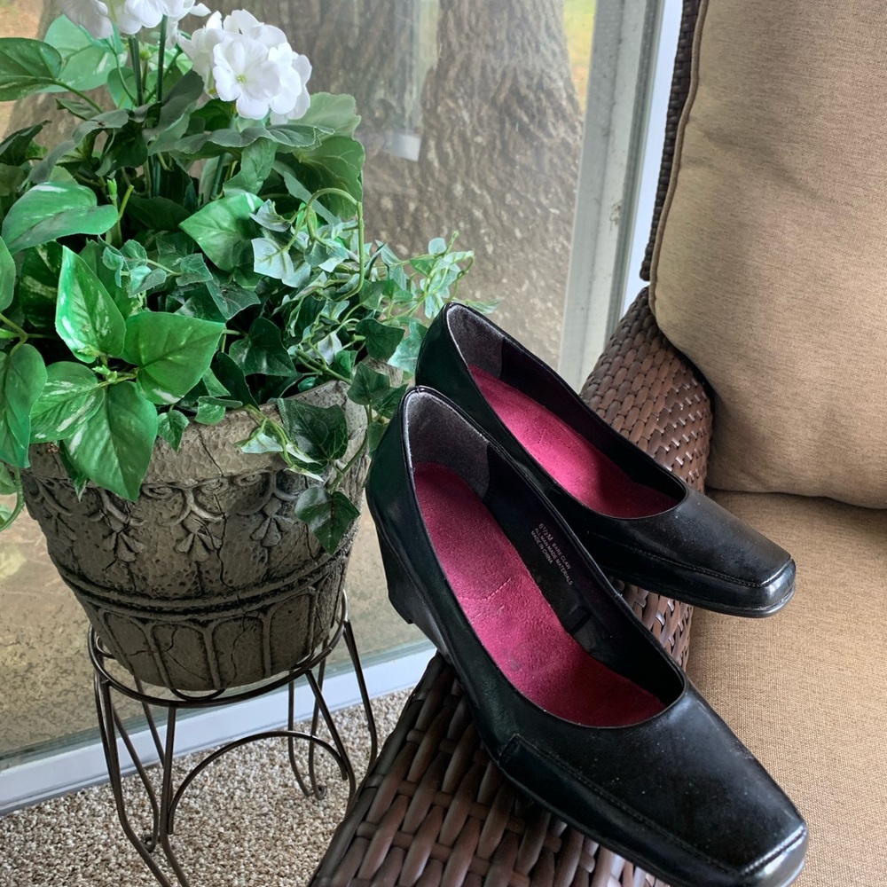 BearClaw, Black, Wedge Shoe Like New